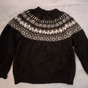 Elegant Black and White Patterned Women's Sweater